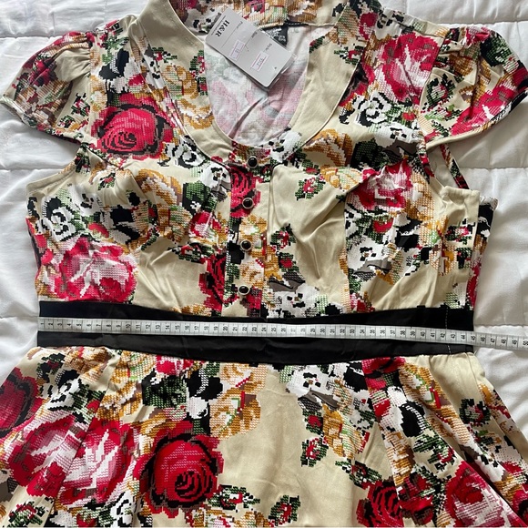 XL H&R Hearts & Roses Pixilated Floral Dress - Picture 10 of 11